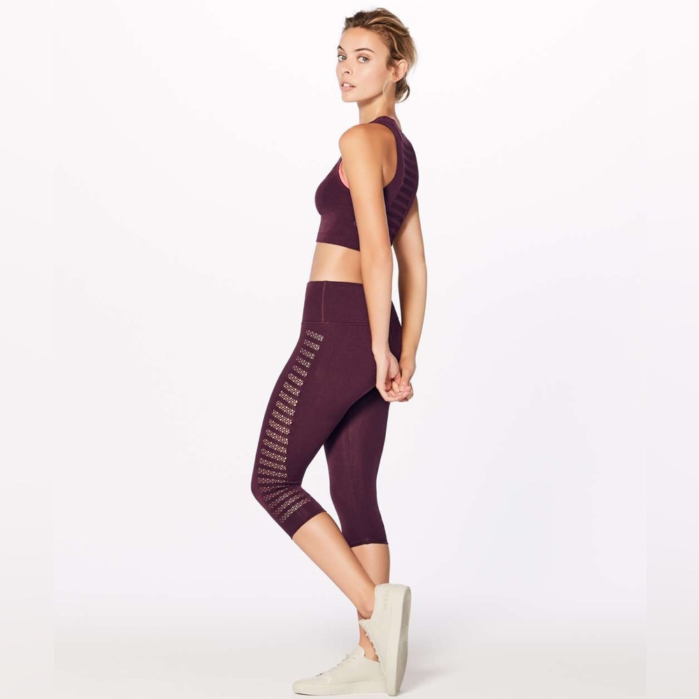 Lululemon Reveal Crop (Stripes 17")
Dark Adobe